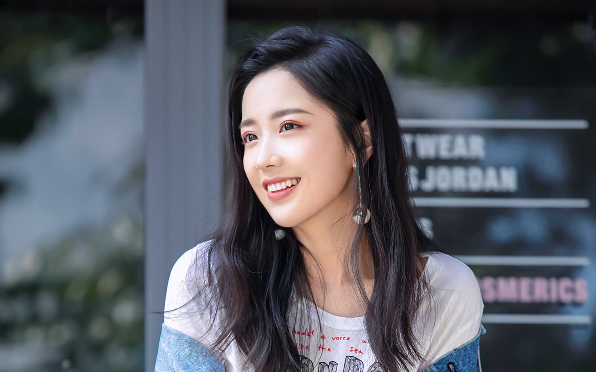 乐鱼电竞在线平台-拦截型中卫补强中场压迫，拦截型后卫