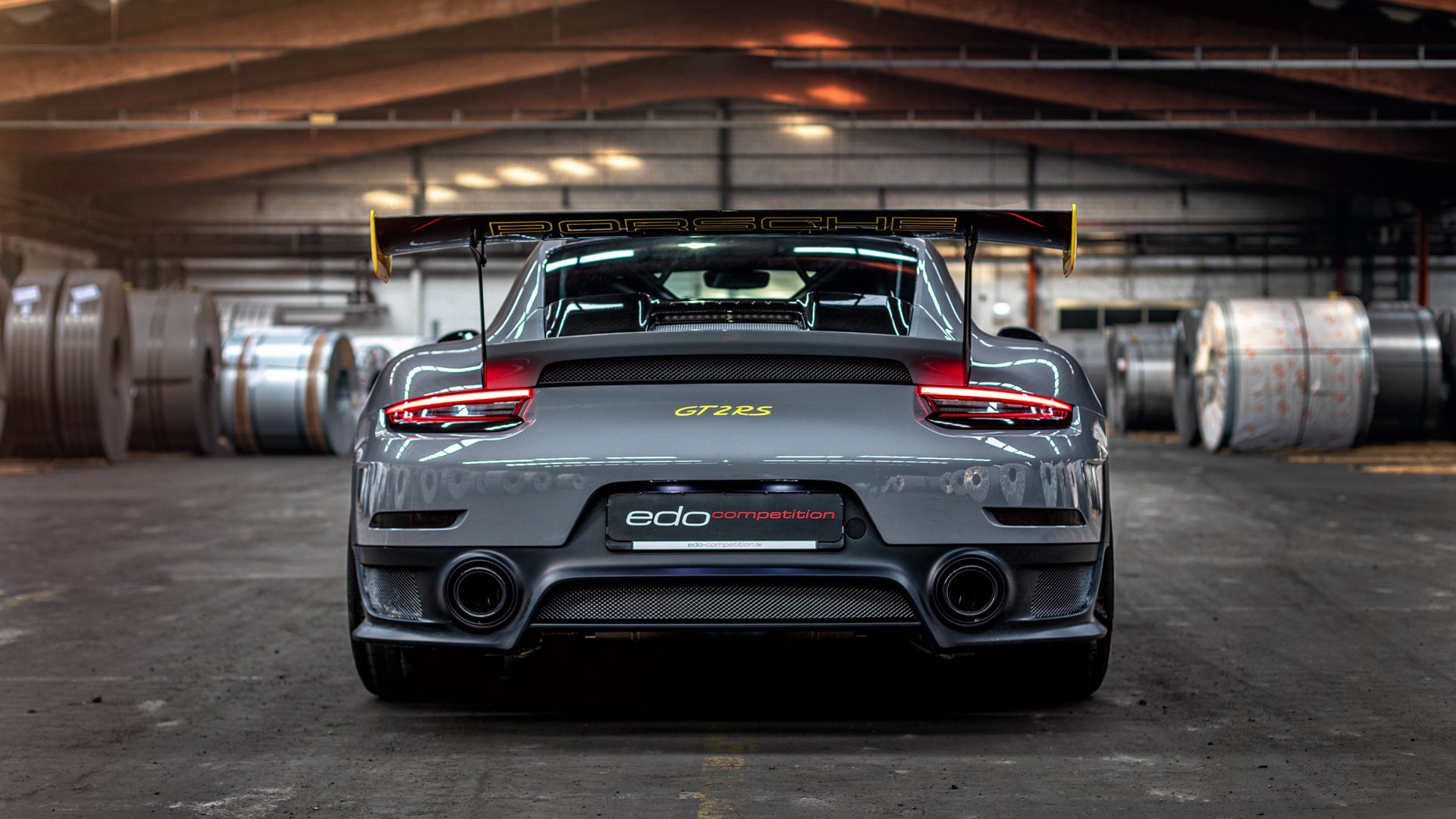 拦截型中卫补强中场压迫，拦截型后卫