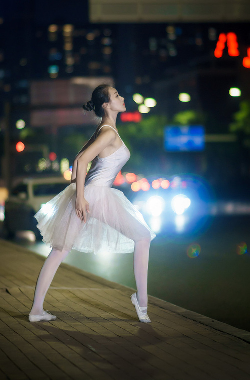 塞尔维亚女篮在欧洲比赛中强势崛起，迈向奥运